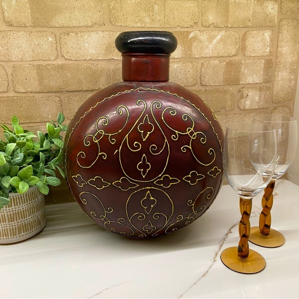 Vase Art Elegant Burgundy Brown Accent Vase with Intricate Gold Designs